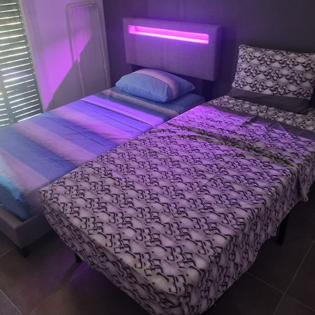 Chambre Privative Renove 2024, Climatisation, Tramway Sur Place , 12 Min Centre, 16 Min Plage, Apercu Lateral Mer, 2 Wc Avec 2 Salle De Bain, Private Room Renovated 2024, Air-Conditioned , Tram On Spot, 2 Toilets And 2 Bathrooms Nice Exterior photo