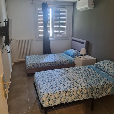 Chambre Privative Renove 2024, Climatisation, Tramway Sur Place , 12 Min Centre, 16 Min Plage, Apercu Lateral Mer, 2 Wc Avec 2 Salle De Bain, Private Room Renovated 2024, Air-Conditioned , Tram On Spot, 2 Toilets And 2 Bathrooms Nice Exterior photo