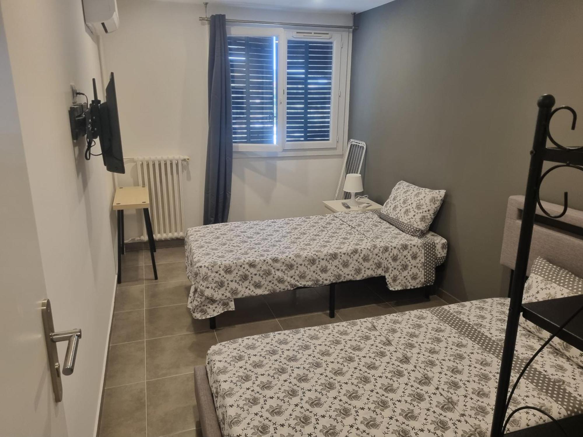 Chambre Privative Renove 2024, Climatisation, Tramway Sur Place , 12 Min Centre, 16 Min Plage, Apercu Lateral Mer, 2 Wc Avec 2 Salle De Bain, Private Room Renovated 2024, Air-Conditioned , Tram On Spot, 2 Toilets And 2 Bathrooms Nice Exterior photo