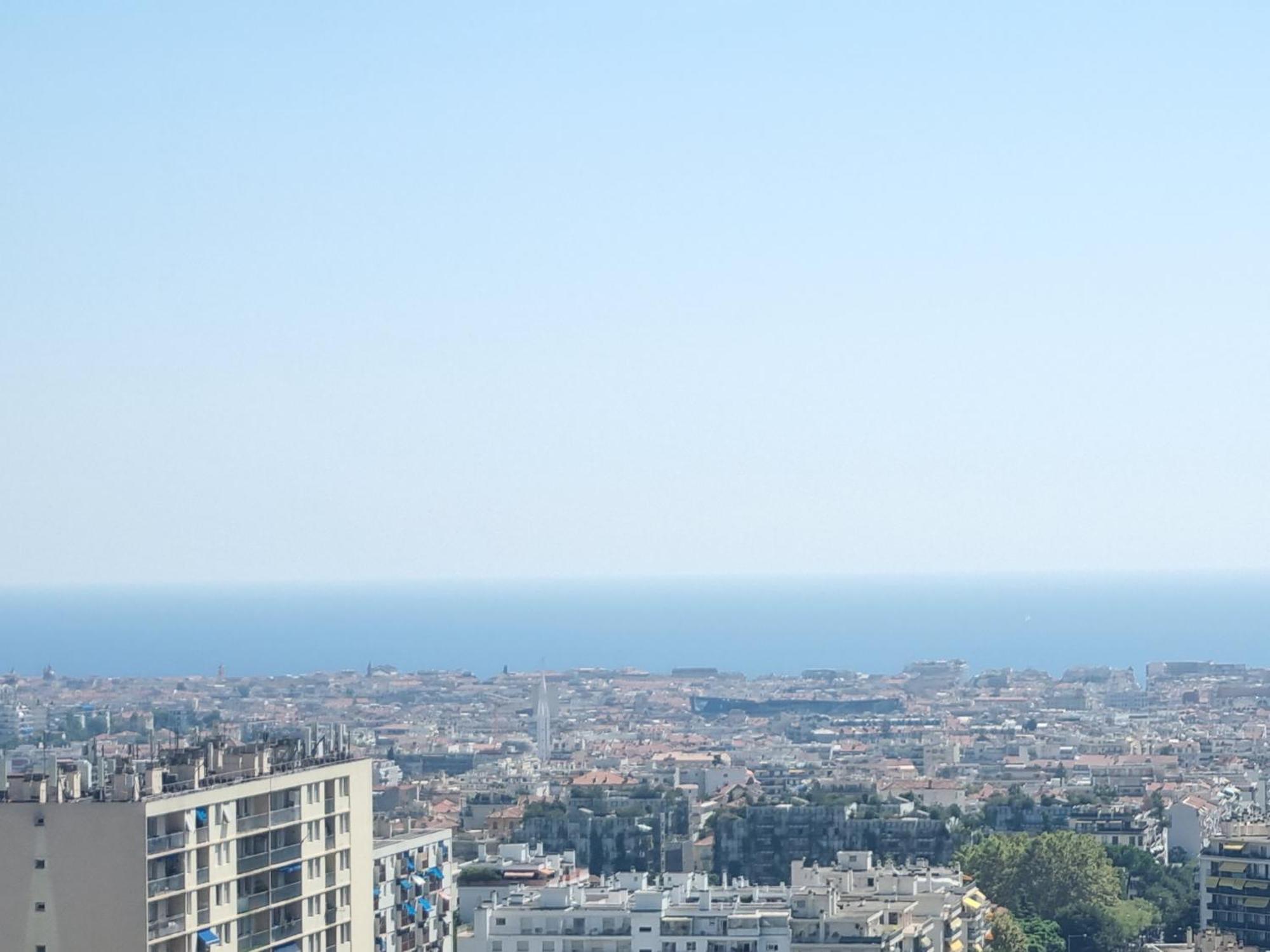Chambre Privative Renove 2024, Climatisation, Tramway Sur Place , 12 Min Centre, 16 Min Plage, Apercu Lateral Mer, 2 Wc Avec 2 Salle De Bain, Private Room Renovated 2024, Air-Conditioned , Tram On Spot, 2 Toilets And 2 Bathrooms Nice Exterior photo