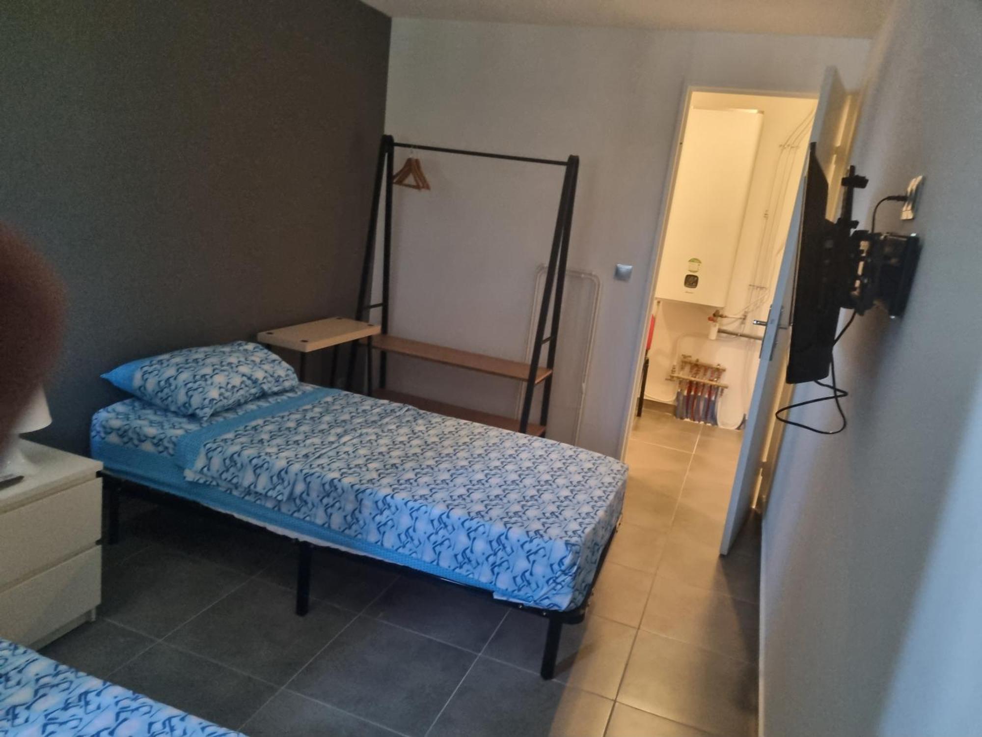 Chambre Privative Renove 2024, Climatisation, Tramway Sur Place , 12 Min Centre, 16 Min Plage, Apercu Lateral Mer, 2 Wc Avec 2 Salle De Bain, Private Room Renovated 2024, Air-Conditioned , Tram On Spot, 2 Toilets And 2 Bathrooms Nice Exterior photo