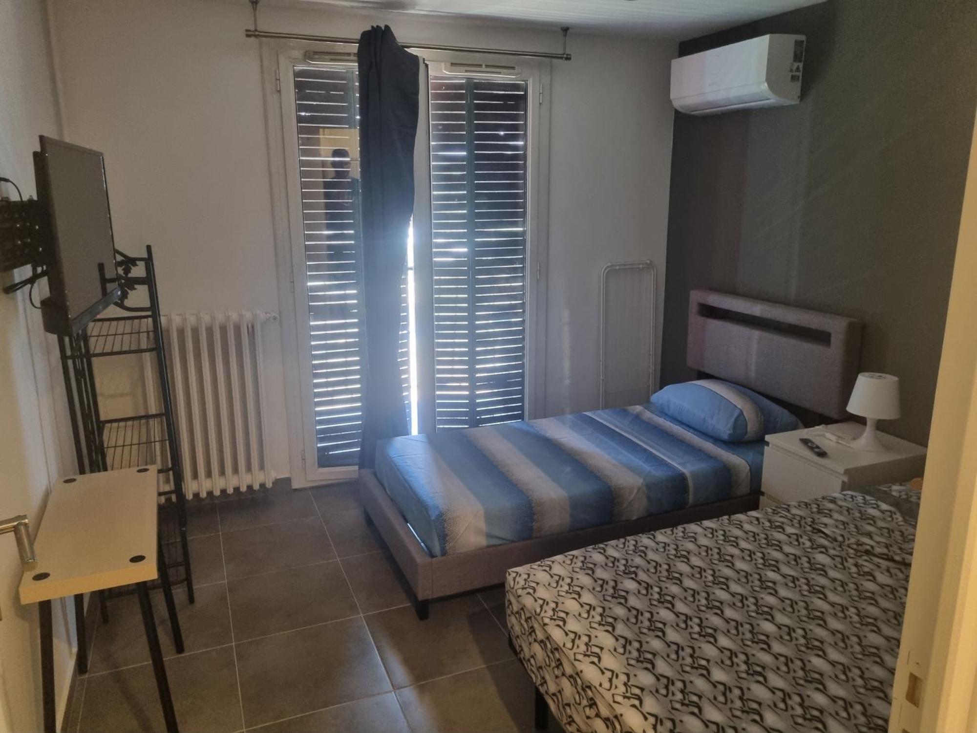 Chambre Privative Renove 2024, Climatisation, Tramway Sur Place , 12 Min Centre, 16 Min Plage, Apercu Lateral Mer, 2 Wc Avec 2 Salle De Bain, Private Room Renovated 2024, Air-Conditioned , Tram On Spot, 2 Toilets And 2 Bathrooms Nice Exterior photo